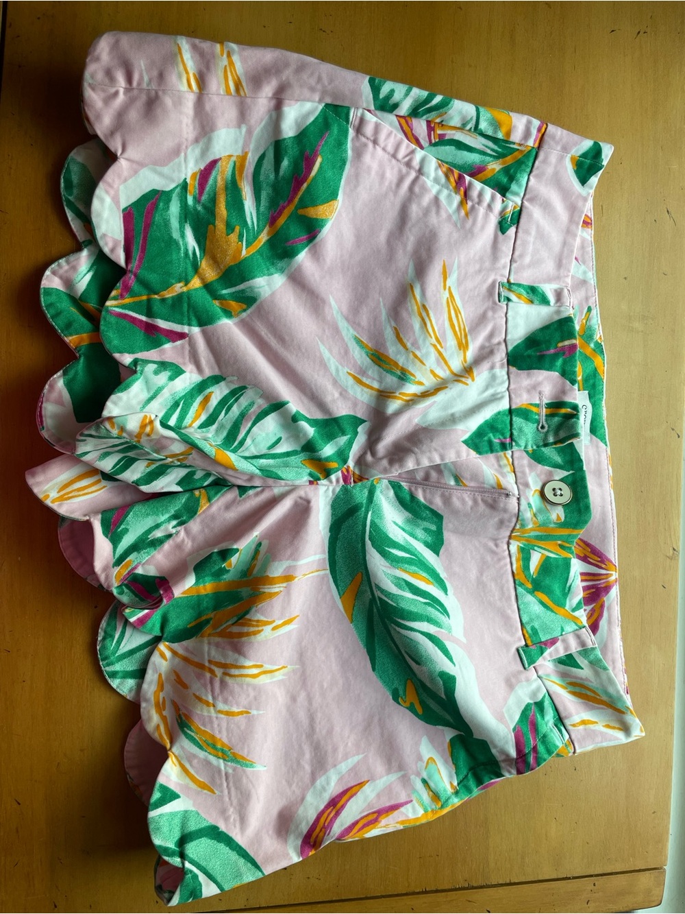 crown & ivy Pink Tropical Scalloped Hem Shorts with Green Leaf Print